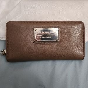 Marc Jacobs zip wallet,